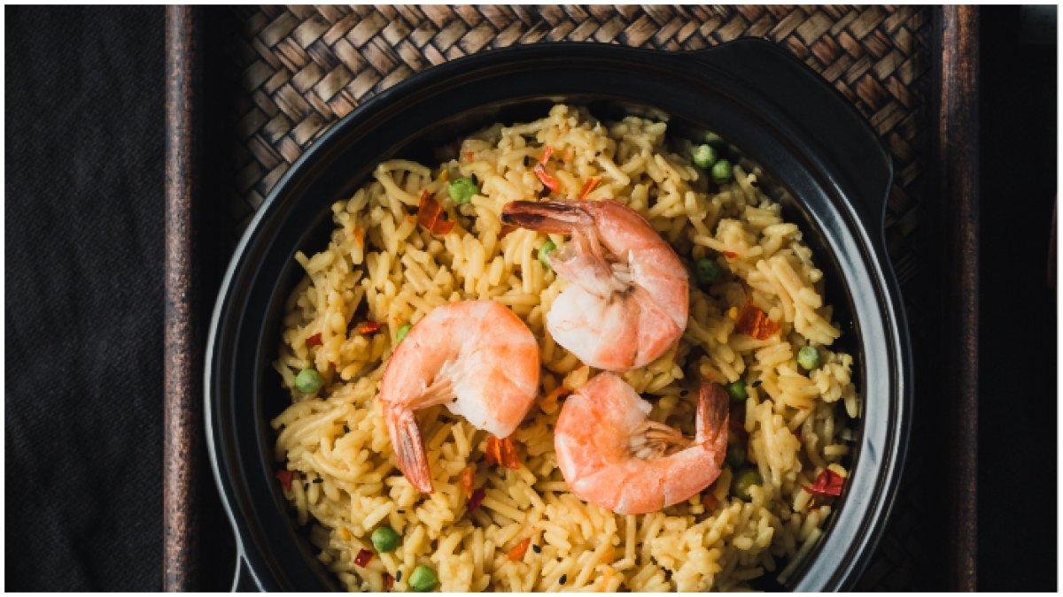 Resep nasi goreng seafood untuk makan malam.