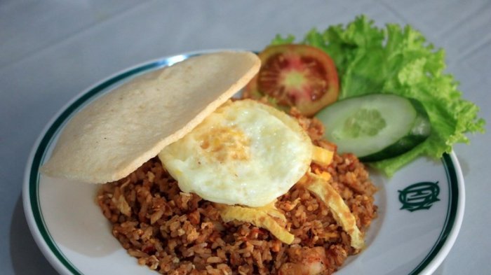 Menu Nasi Goreng Toko Oen disajikan di Toko Oen di Jalan Pemuda, Kota Semarang.