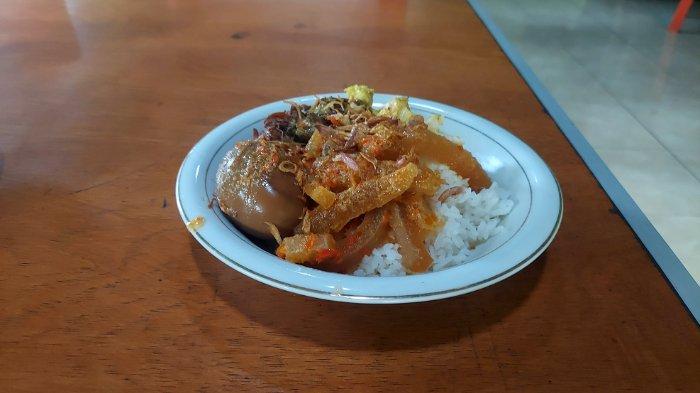 Ilustrasi gudeg di Jogja buat sarapan enak.