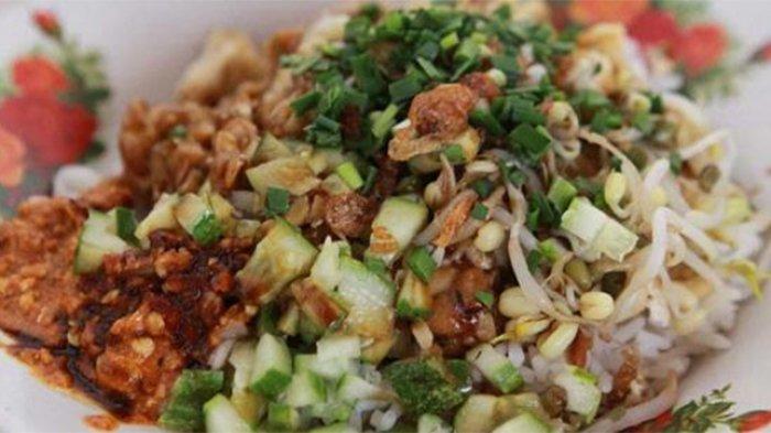 Nasi lengko.