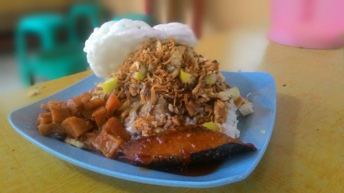 Nasi Lengko menjadi salah satu kuliner yang bisa dinikmati saat berburu kuliner di Tegal.