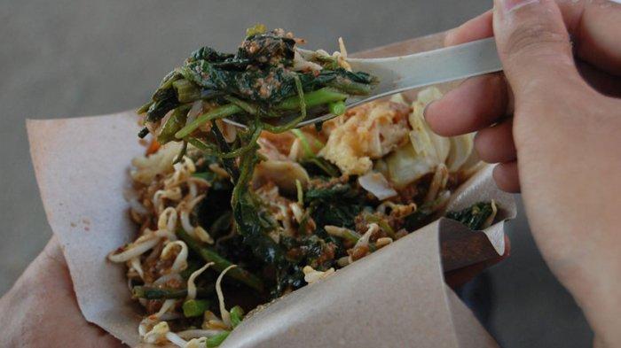 Nasi pecel enak untuk sarapan yang mengenyangkan
