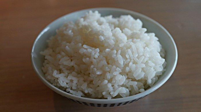 Nasi putih.