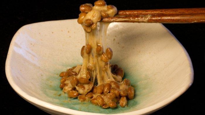 Natto, satu sarapan khas Jepang yang bisa kamu coba.