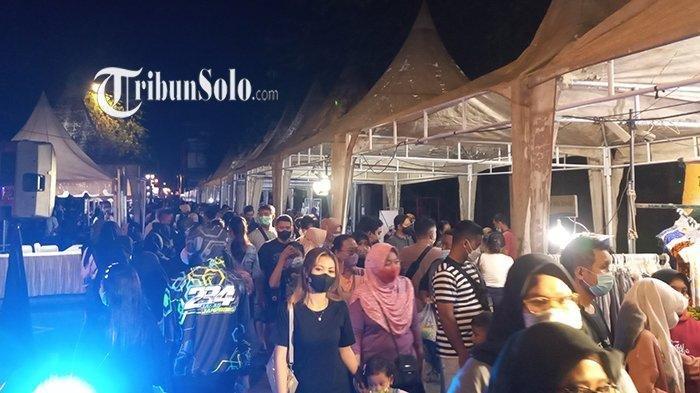 Night Market Ngarsopuro kembali dibuka usai vakum selama dua tahun terakhir, Sabtu (9/4/2022).