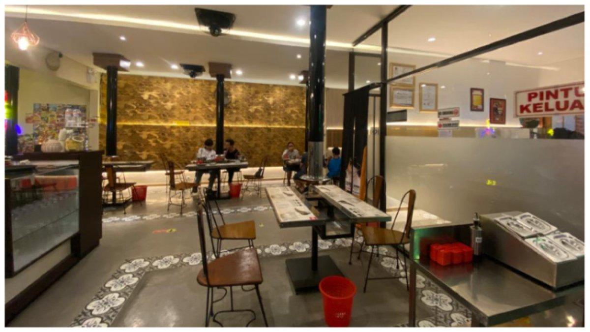 Oppa El BBQ & Suki merupakan restoram korea yang berkonsep nge-grill murah namun mewah di Solo Jawa Tengah.