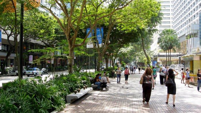 Suasana di Orchard Road Singapura