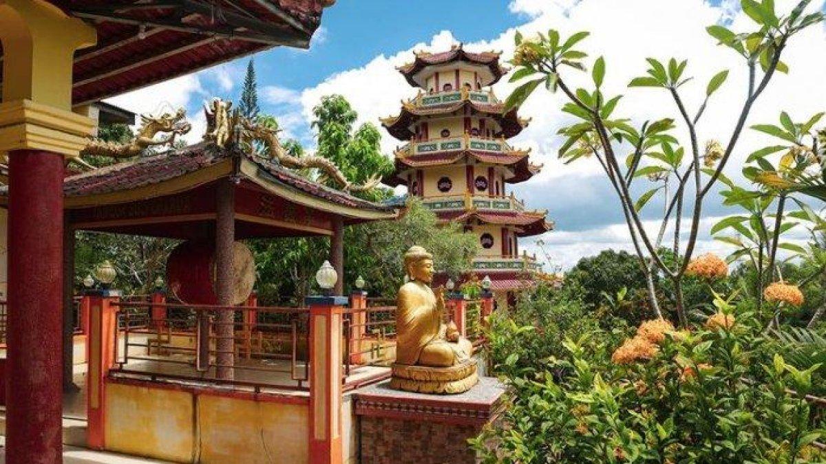 Pagoda Sapta Ratna.