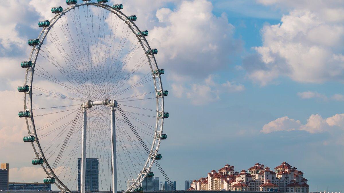 Singapore Flyer, satu tempat wisata terbaik di Singapura yang menarik buat dijelajahi.