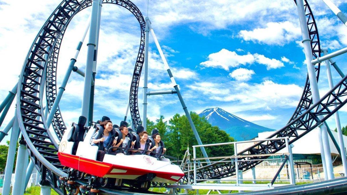 Fuji-Q Highland, satu taman hiburan terbaik di Tokyo Jepang.