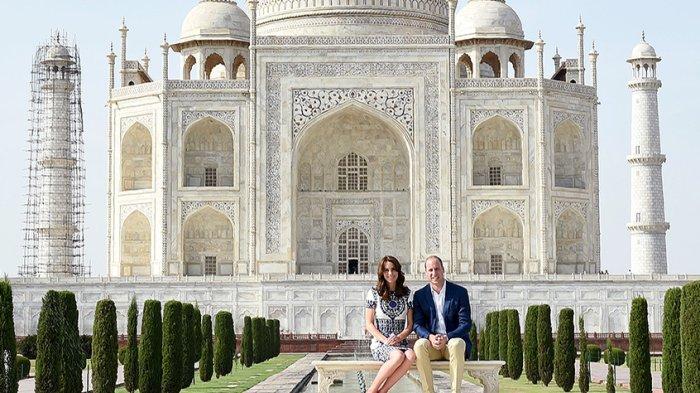 Pangeran William dan Kate Middleton di Taj Mahal