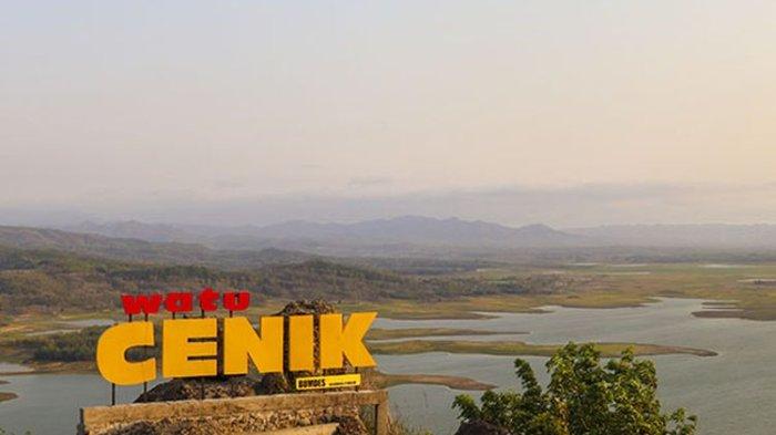 Panorama Wonogiri dari ketinggian yang tersaji di Watu Cenik
