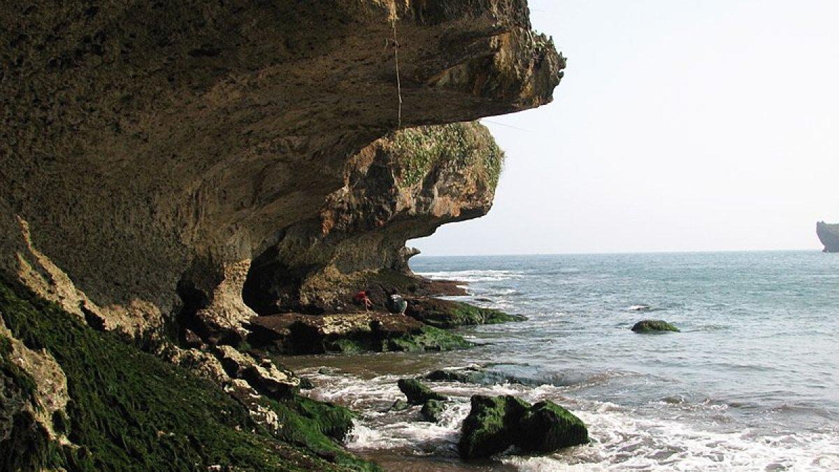 Pantai Baron, satu tempat wisata hits di Gunungkidul Jogja.