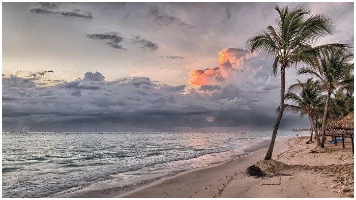 ILUSTRASI - Ilustrasi pemandangan memukau Pantai Jang di Lingga, Kepulauan Riau. Pantai Jang bisa menjadi tempat wisata pilihan untuk menikmati momen liburan akhir pekan dengan tarif terjangkau.