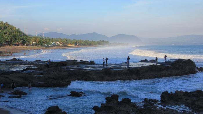 Pantai Karang Hawu.