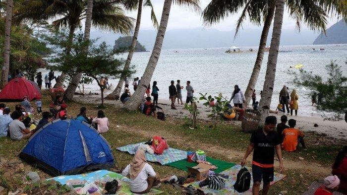 Pantai Mutiara merupakan salah satu wisata andalan di Kabupaten Trenggalek.