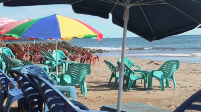 Pantai Padang, Kota Padang, Sumatera Barat.