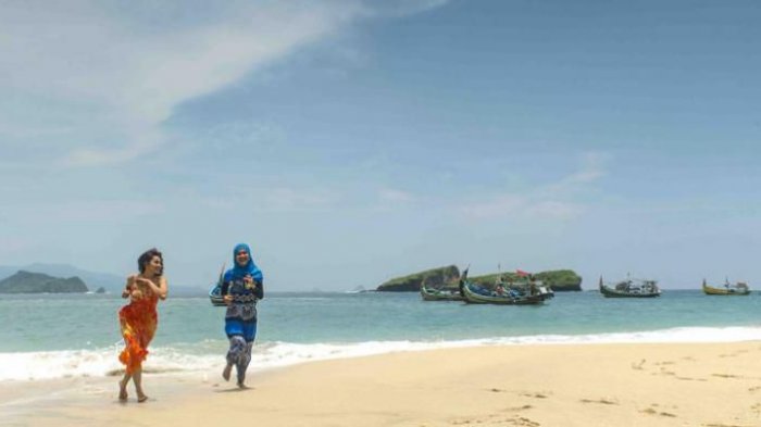 Pantai Papuma di Jember, Jawa Timur.