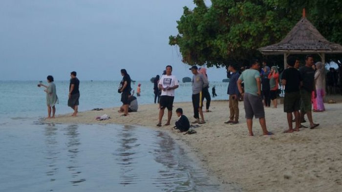 Pantai Perawan di Pulau Pari, Kepulauan Seribu, Sabtu (12/8/2017).