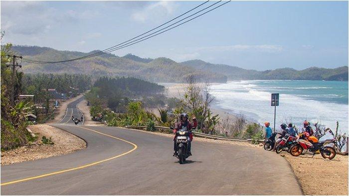 Pantai Soge, Pacitan, Jawa Timur.