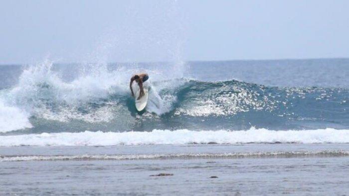 Pantai Tanjung Setia Dinobatkan Sebagai Salah Satu Lokasi Terbaik oleh Peselancar dari Seluruh Dunia, dan tahun ini menjadi tuan rumah World Surf League (WSL) Krui Pro 2022.