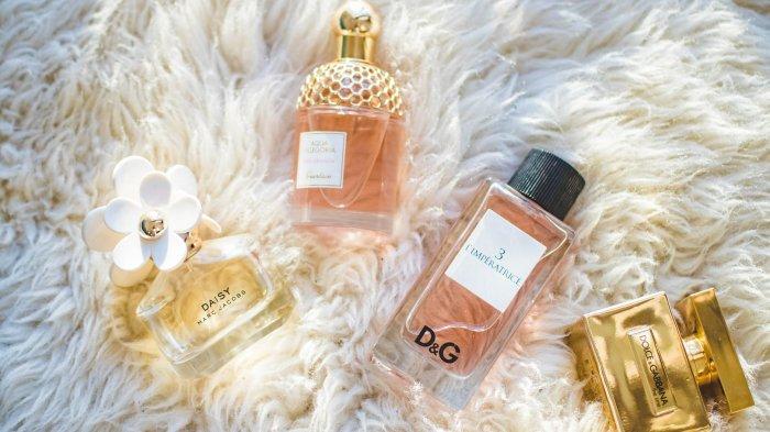 Ilustrasi parfum dengan botol kaca