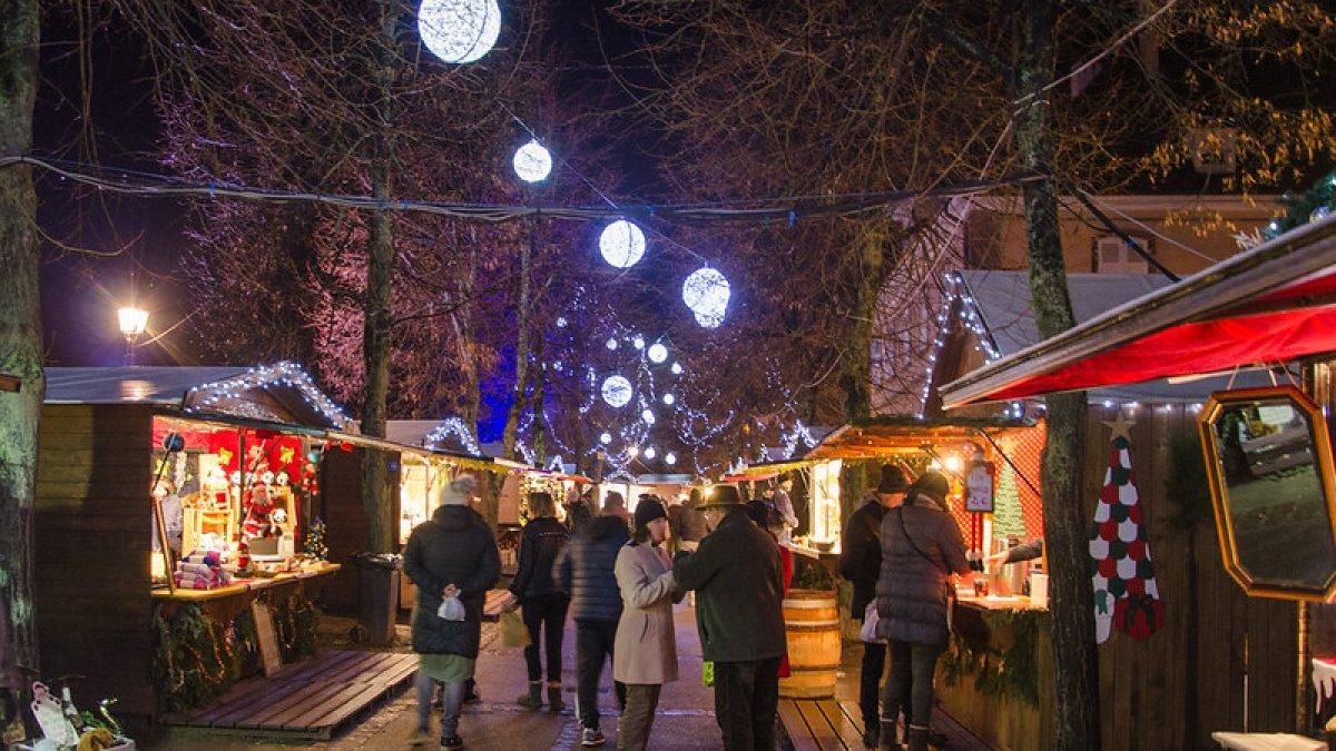 Pasar Natal Alsace di Strasbourg, Prancis