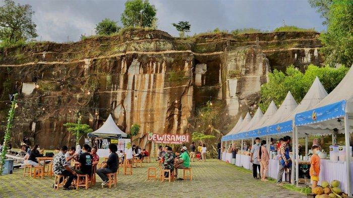 Bazar kuliner yang berlangsung di Tebing Breksi.