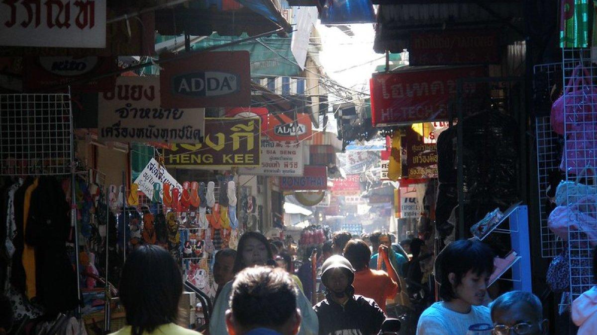 Pasar Sampeng, satu tempat belanja murah di Bangkok Thailand