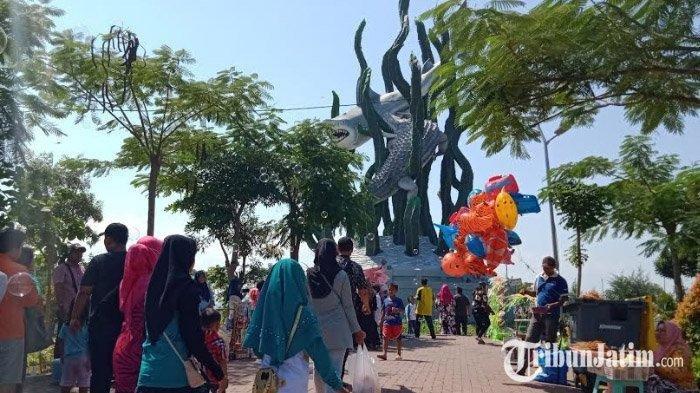 Patung Suroboyo di Taman Suroboyo, Bulak, Kota Surabaya, Minggu (16/6/2019).