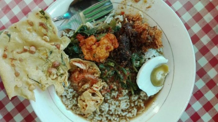 Ilustrasi pecel rawon.