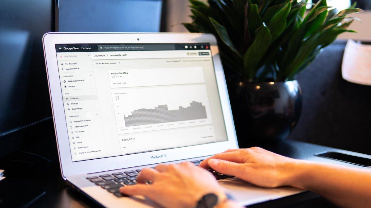 Ilustrasi karyawan sebuah perusahaan. Baru-baru ini, perusahaan asal Tiongkok diduga memindahkan kantornya ke sebuah pegunungan terpencil untuk memaksa para karyawannya berhenti dan menghindari pembayaran kompensasi.