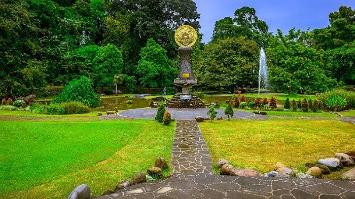Pemandangan alam di Kebun Raya Bogor, Bogor, Jawa Barat untuk liburan akhir pekan seru bareng keluarga