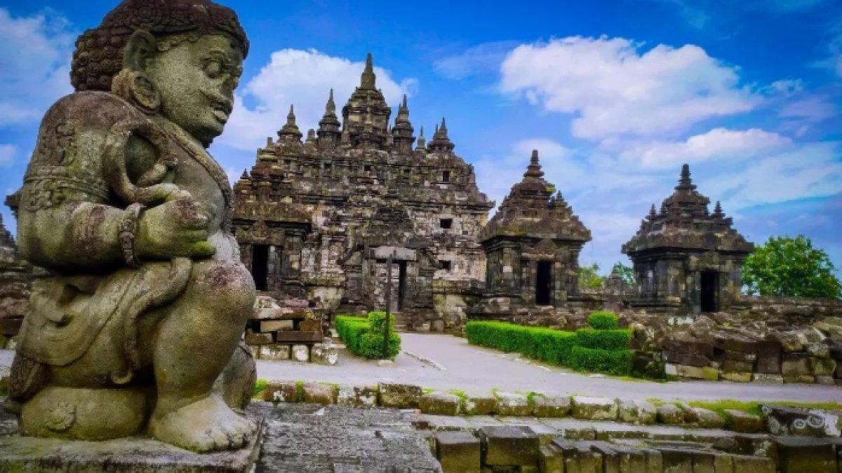 Pemandangan Candi Plaosan.
