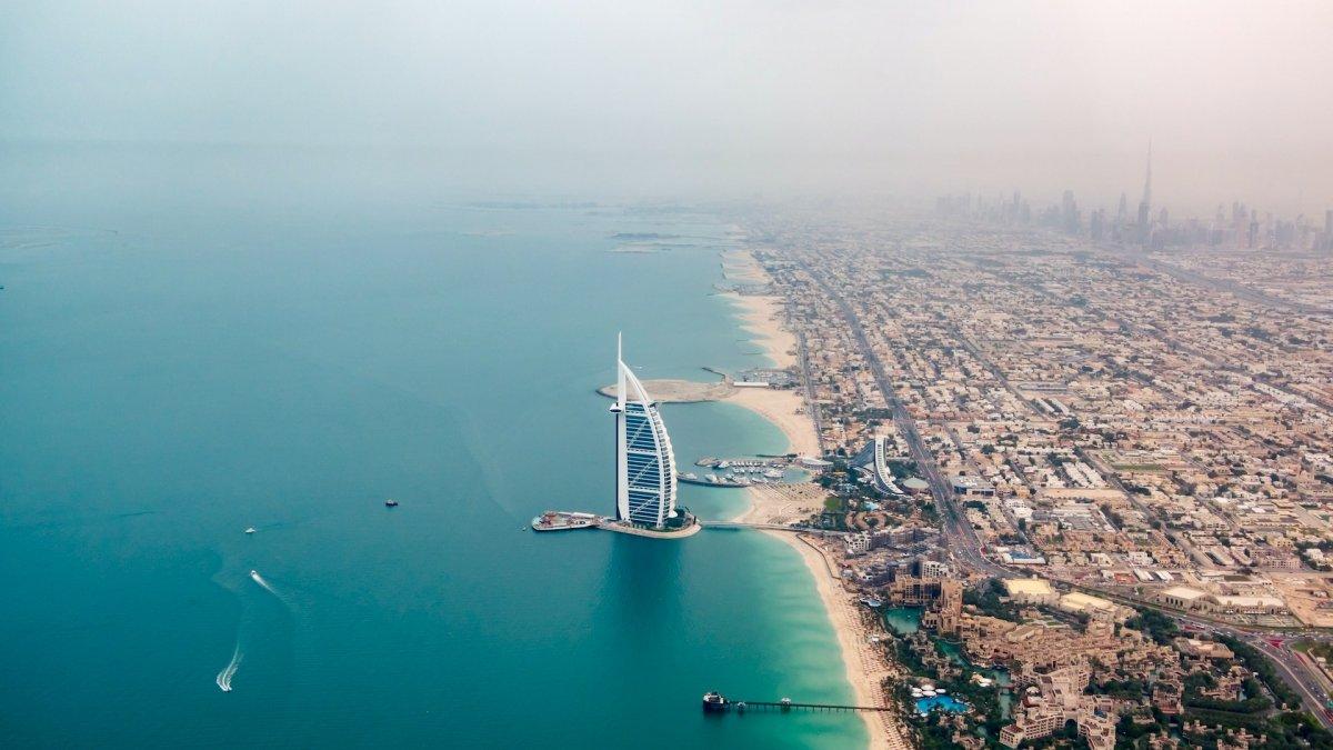 Dubai bisa dikunjungi shio ayam jantan.