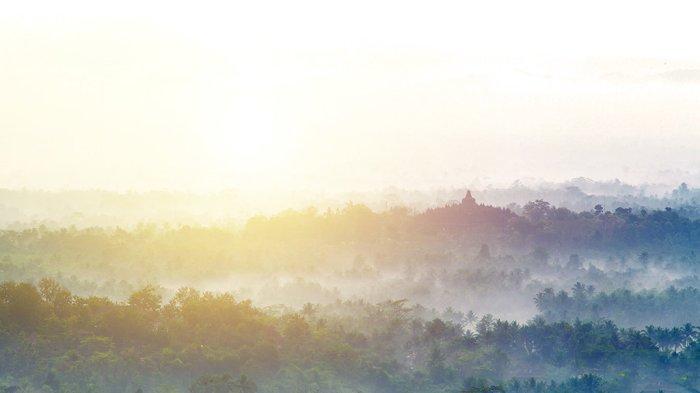 Pemandangan sunrise dan Candi Borobudur dari Punthuk Setumbu
