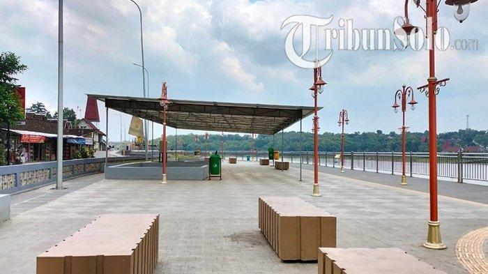 Penampakan Gunung Kemukus yang sudah ditata dan menjadi lokasi wisata unggulan di Desa Pendem, Kecamatan Sumberlawang, Kabupaten Sragen, Rabu (9/2/2022)