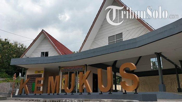 Penampakan Gunung Kemukus yang sudah ditata dan menjadi lokasi wisata unggulan di Desa Pendem, Kecamatan Sumberlawang, Kabupaten Sragen, Rabu (9/2/2022)