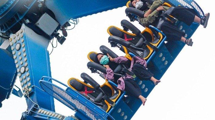 Pengunjung yang sedang bermain di wahana Mikie Funland