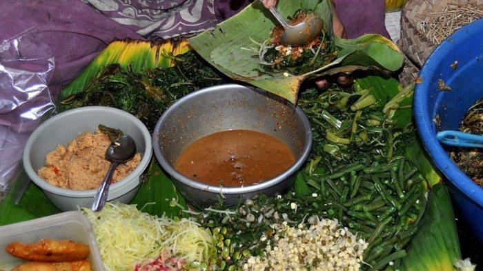 Ilustrasi isian pada nasi pecel.