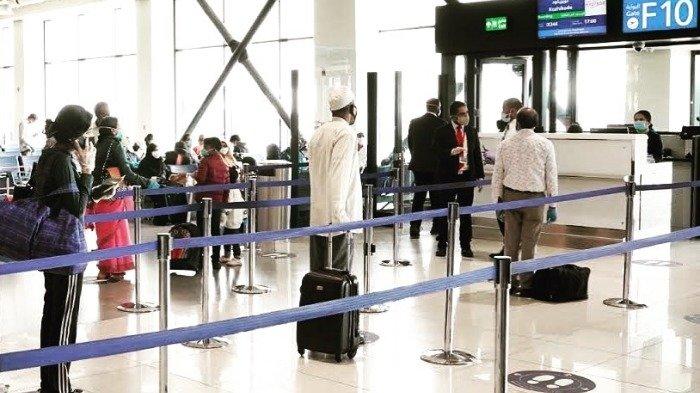 Penumpang di Bandara Dubai