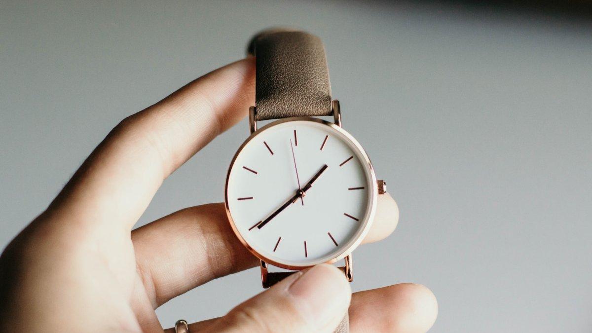 Jam tangan, satu barang yang tidak boleh kamu berikan sebagai hadiah Imlek.