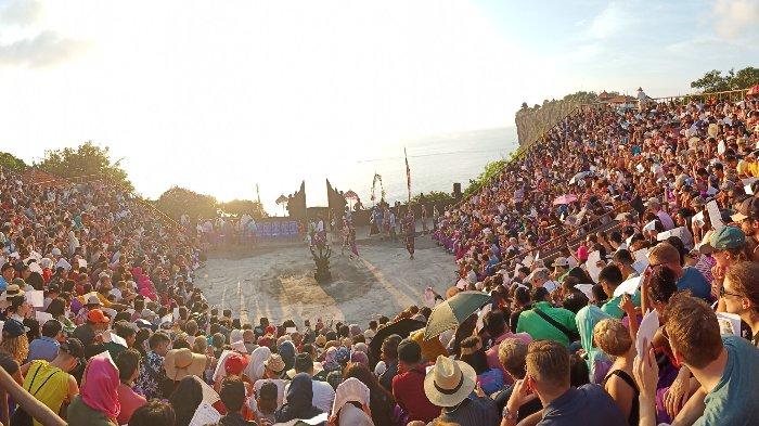 Pertunjukkan Tari Kecak Uluwatu.