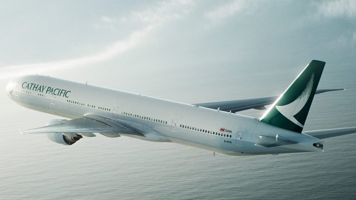 Pesawat Cathay Pacific yang lepas landas