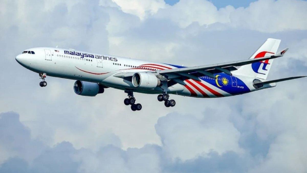 Pesawat Malaysia Airlines yang sedang mengudara.