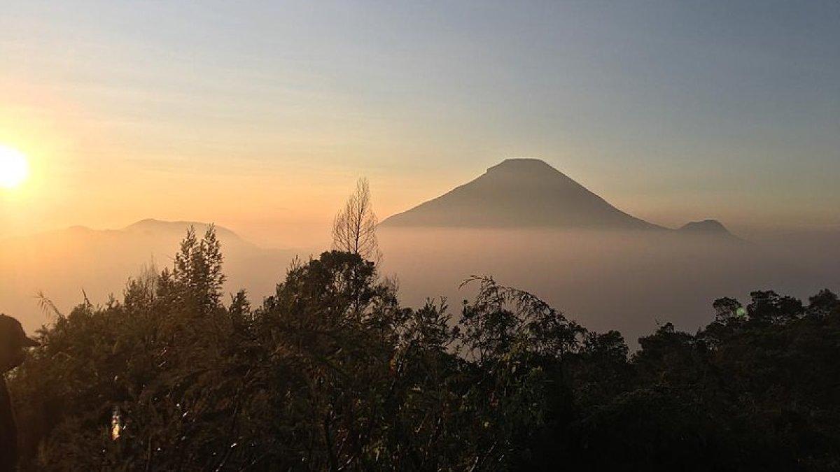Pesona Sunrise di Dataran Tinggi Dieng, Banjarnegara, Jawa Tengah