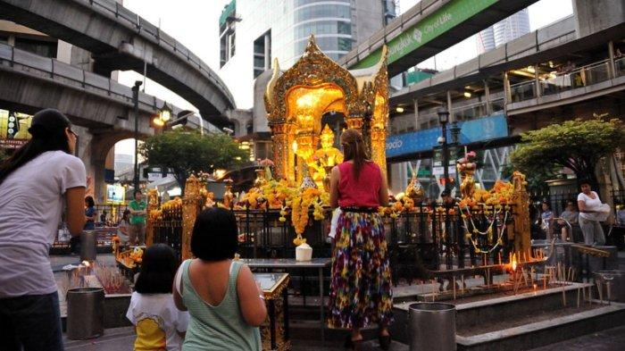 Kuil Erawan, satu tempat wisata gratis di Bangkok Thailand.