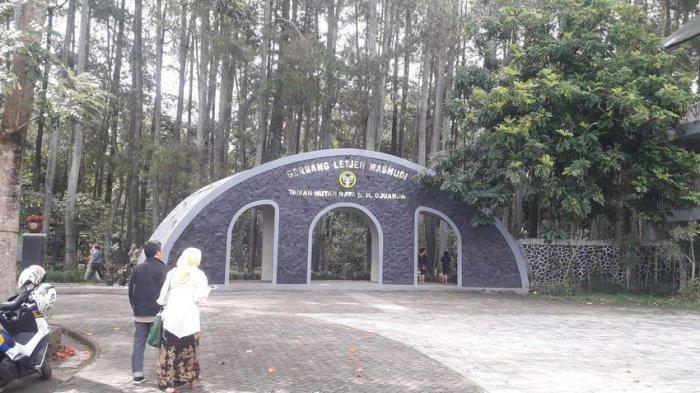 Pintu masuk Tahura Ir H Djuanda Bandung