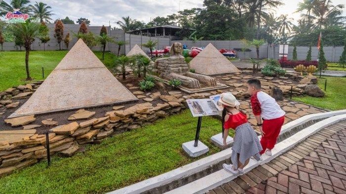 Miniatur Piramida Mesir di Cimory On The Valley.