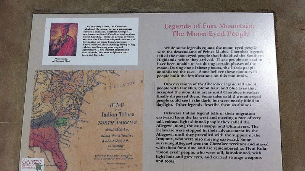 Plakat Fort Mountain State Park tentang orang-orang bermata bulan di wilayah itu
